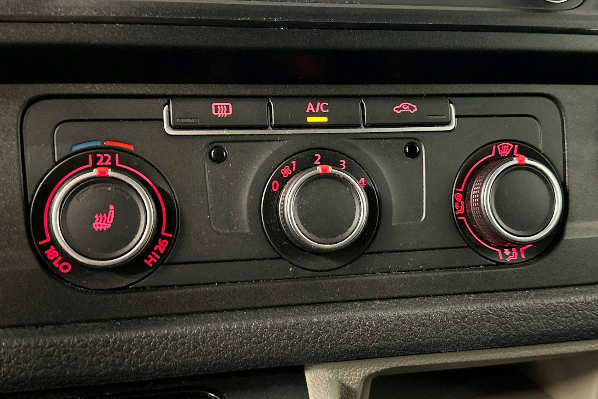 ruskea (beige) Volkswagen Transporter 2016 kuva 21.