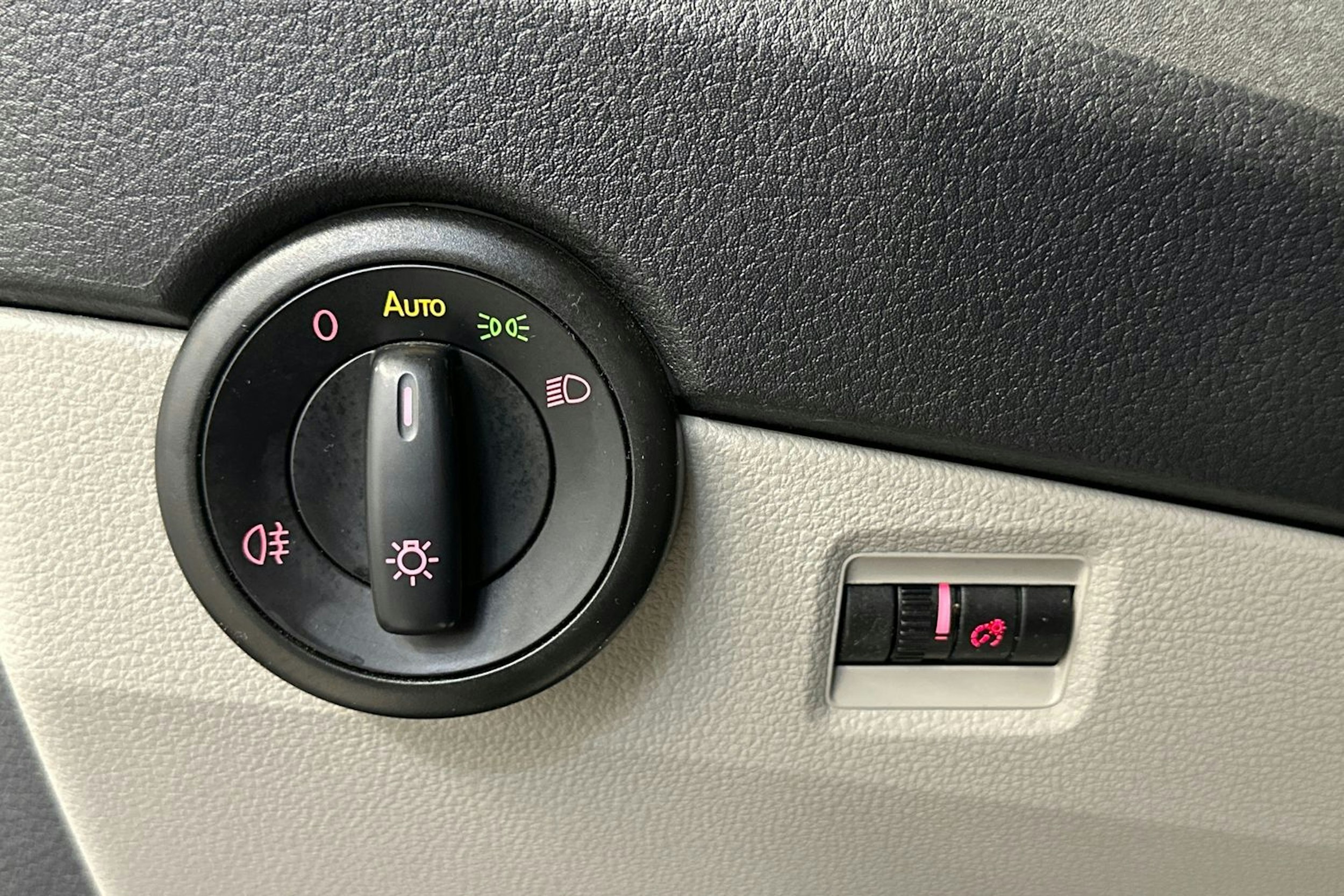 ruskea (beige) Volkswagen Transporter 2016 kuva 25.