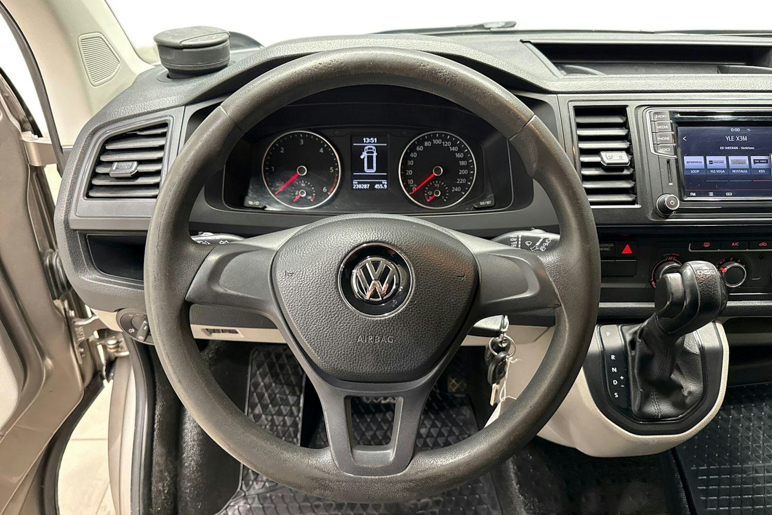 Ruskea (beige) Volkswagen TRANSPORTER 2016 kuva 7.