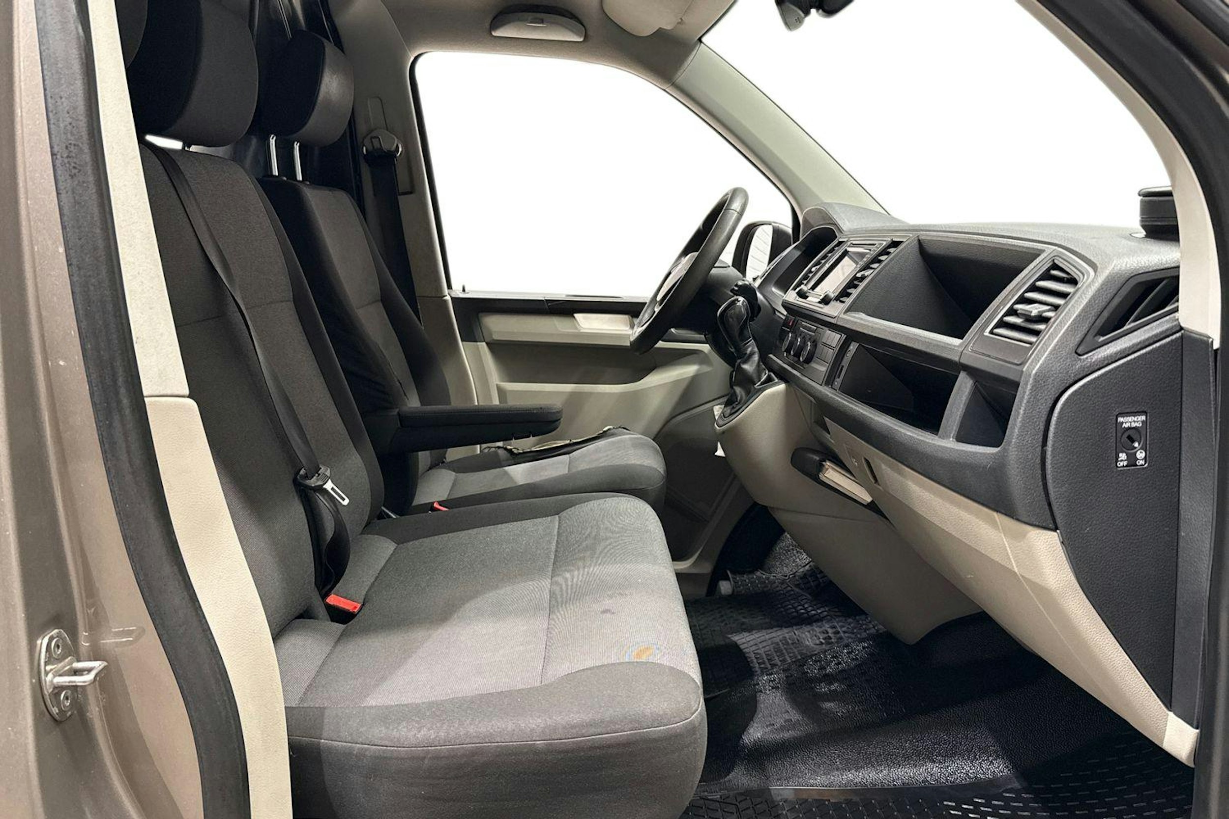 Ruskea (beige) Volkswagen TRANSPORTER 2016 kuva 8.