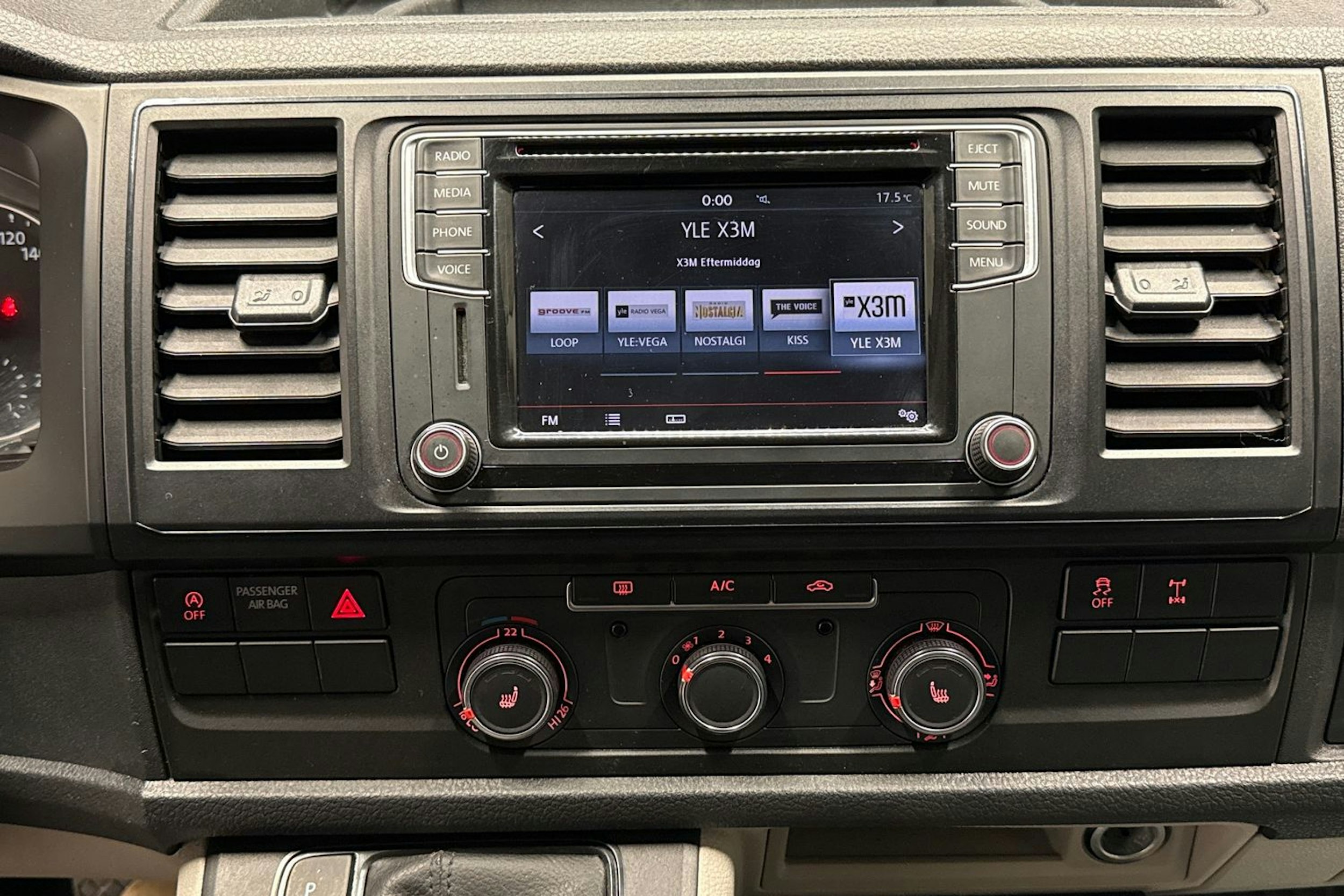 Ruskea (beige) Volkswagen TRANSPORTER 2016 kuva 13.