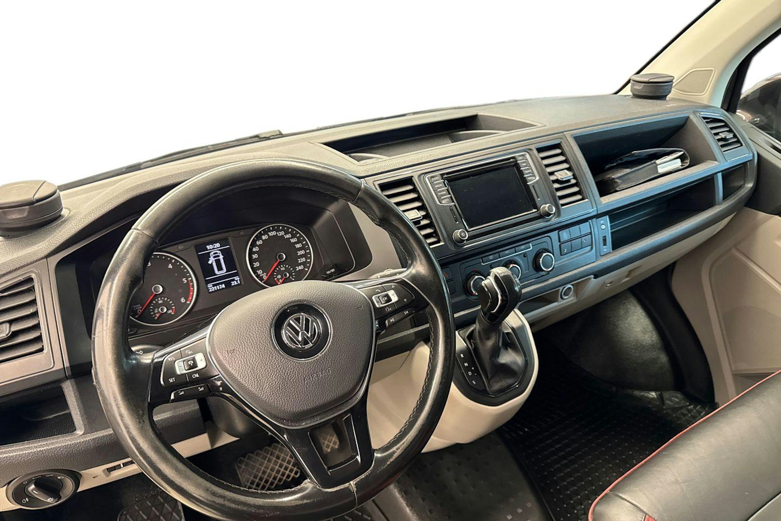 violetti Volkswagen Transporter 2016 kuva 9.