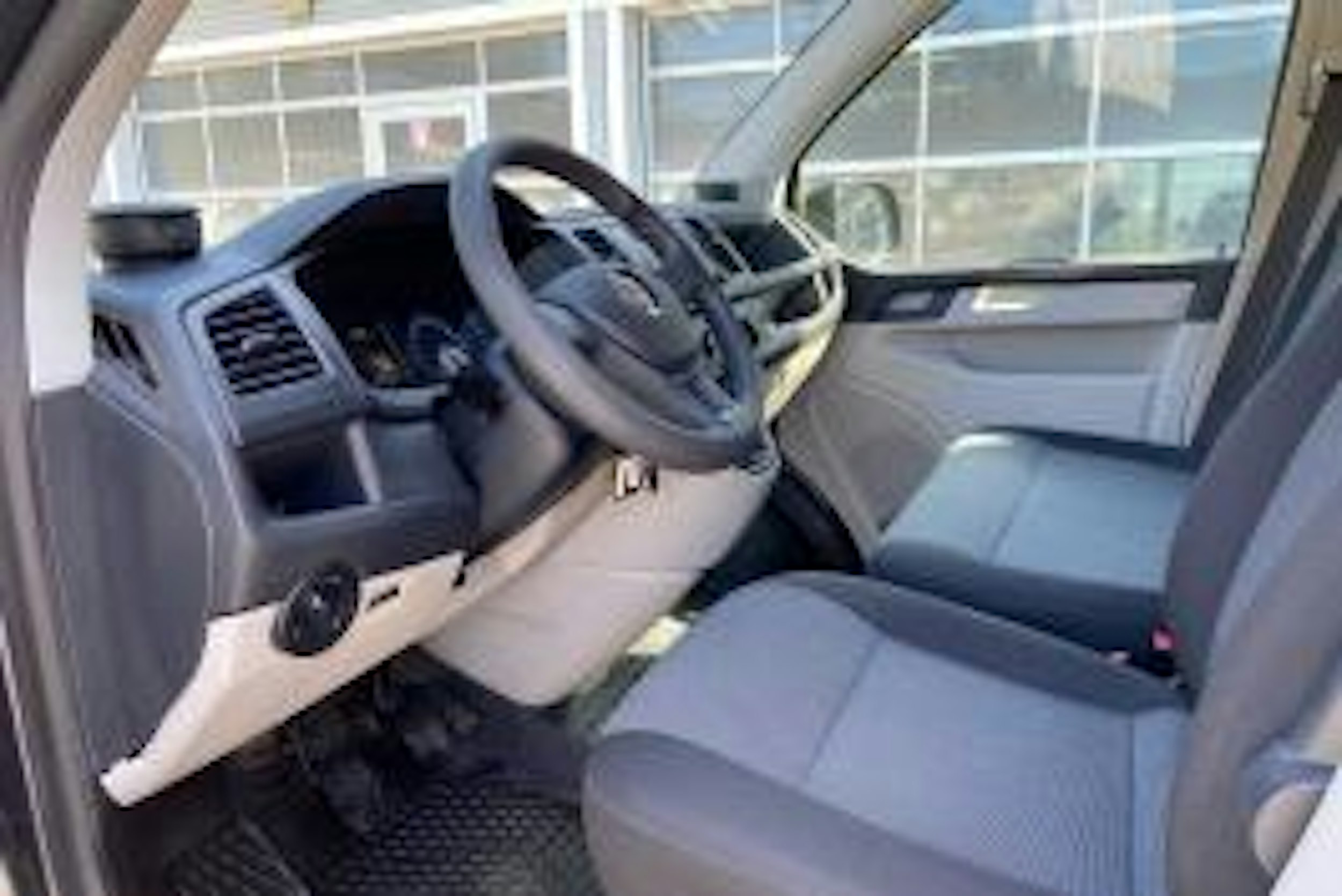 harmaa Volkswagen Transporter 2016 kuva 6.