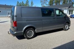 harmaa Volkswagen Transporter 2016 kuva 13.