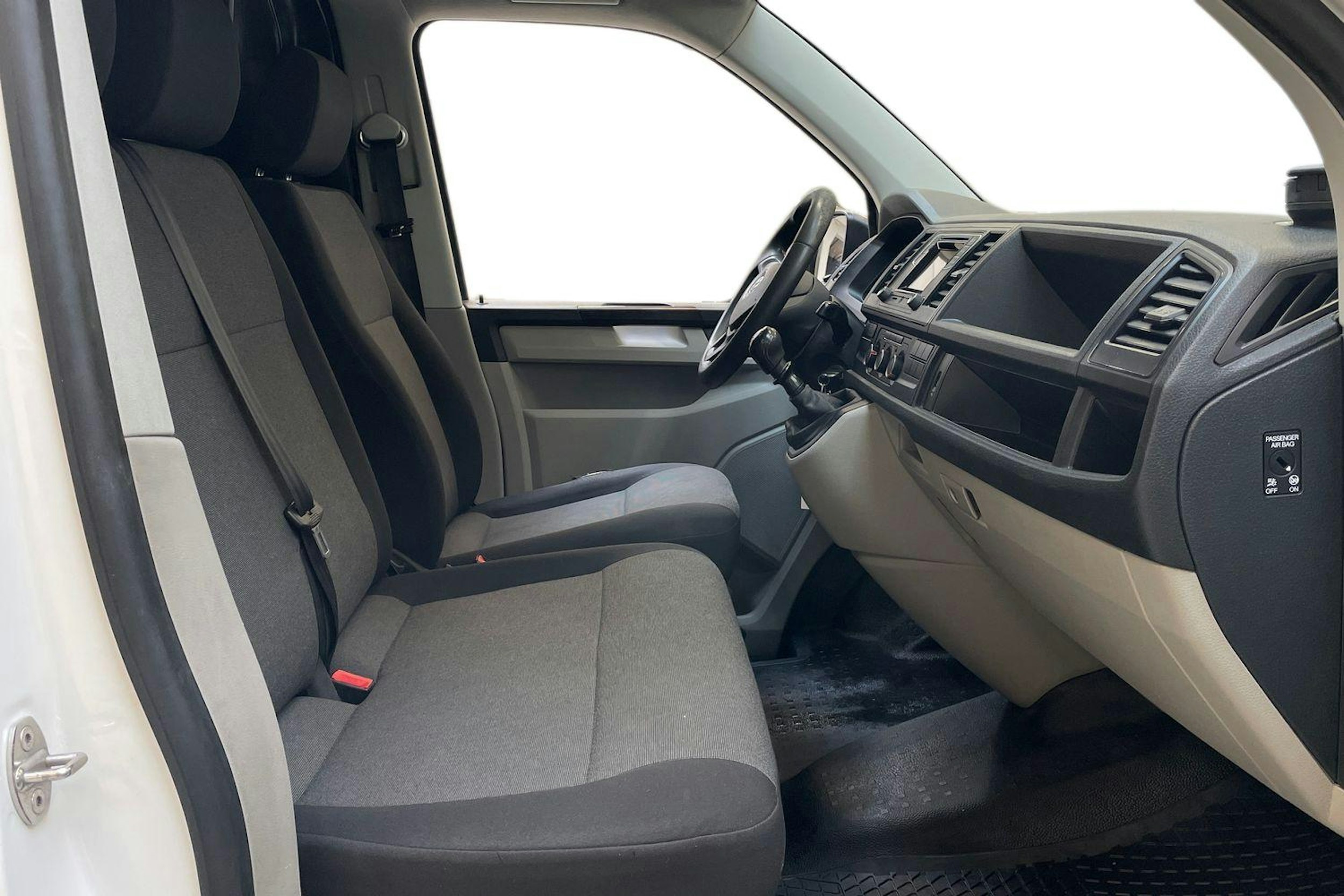 valkoinen Volkswagen Transporter 2016 kuva 10.