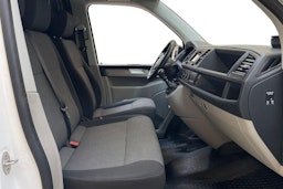 valkoinen Volkswagen Transporter 2016 kuva 10.