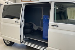 valkoinen Volkswagen Transporter 2016 kuva 13.