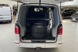 valkoinen Volkswagen Transporter 2016 kuva 14.