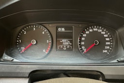 valkoinen Volkswagen Transporter 2016 kuva 17.