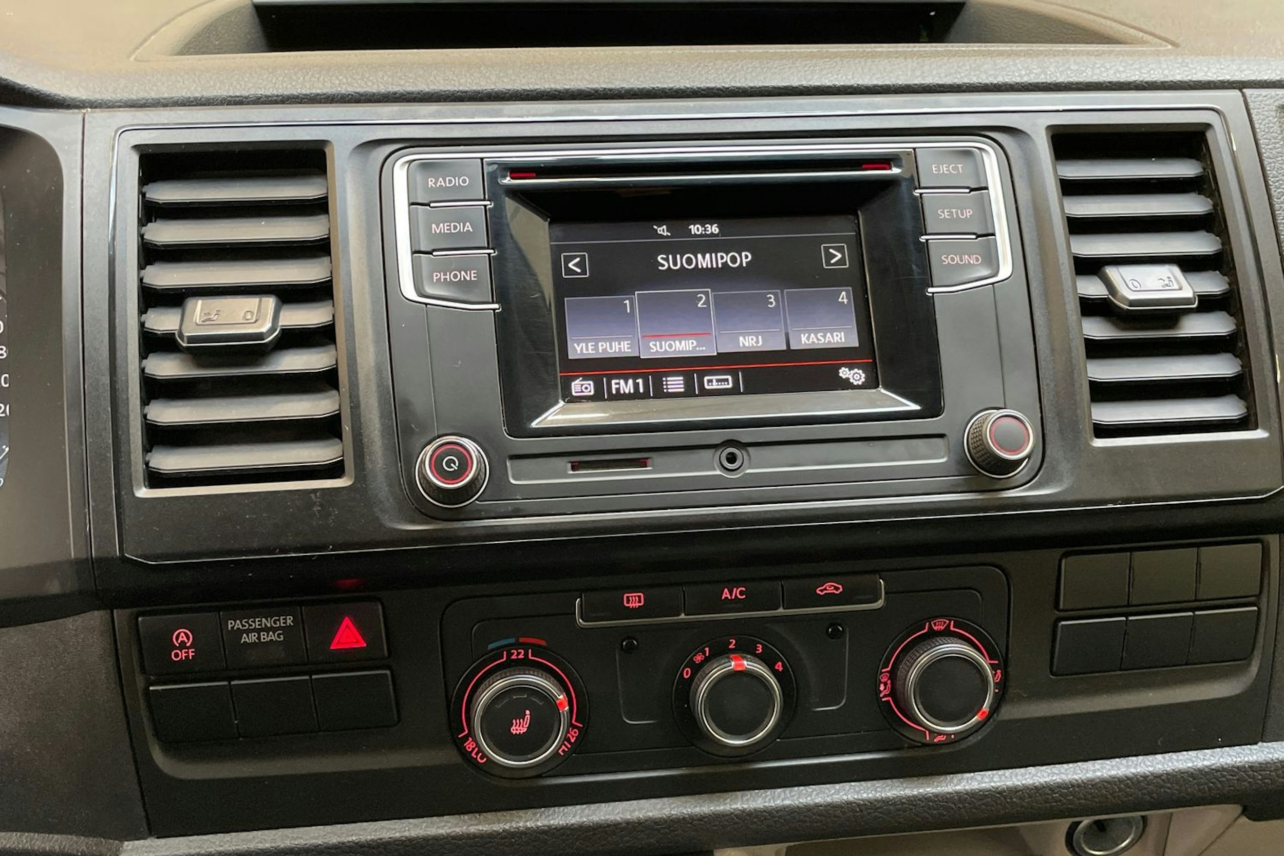 valkoinen Volkswagen Transporter 2016 kuva 18.