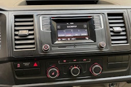 valkoinen Volkswagen Transporter 2016 kuva 18.