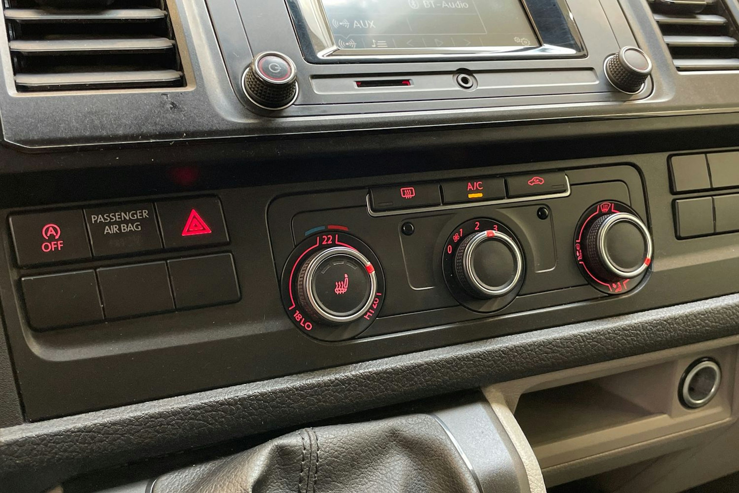 valkoinen Volkswagen Transporter 2016 kuva 20.