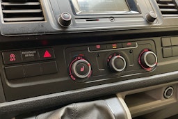 valkoinen Volkswagen Transporter 2016 kuva 20.