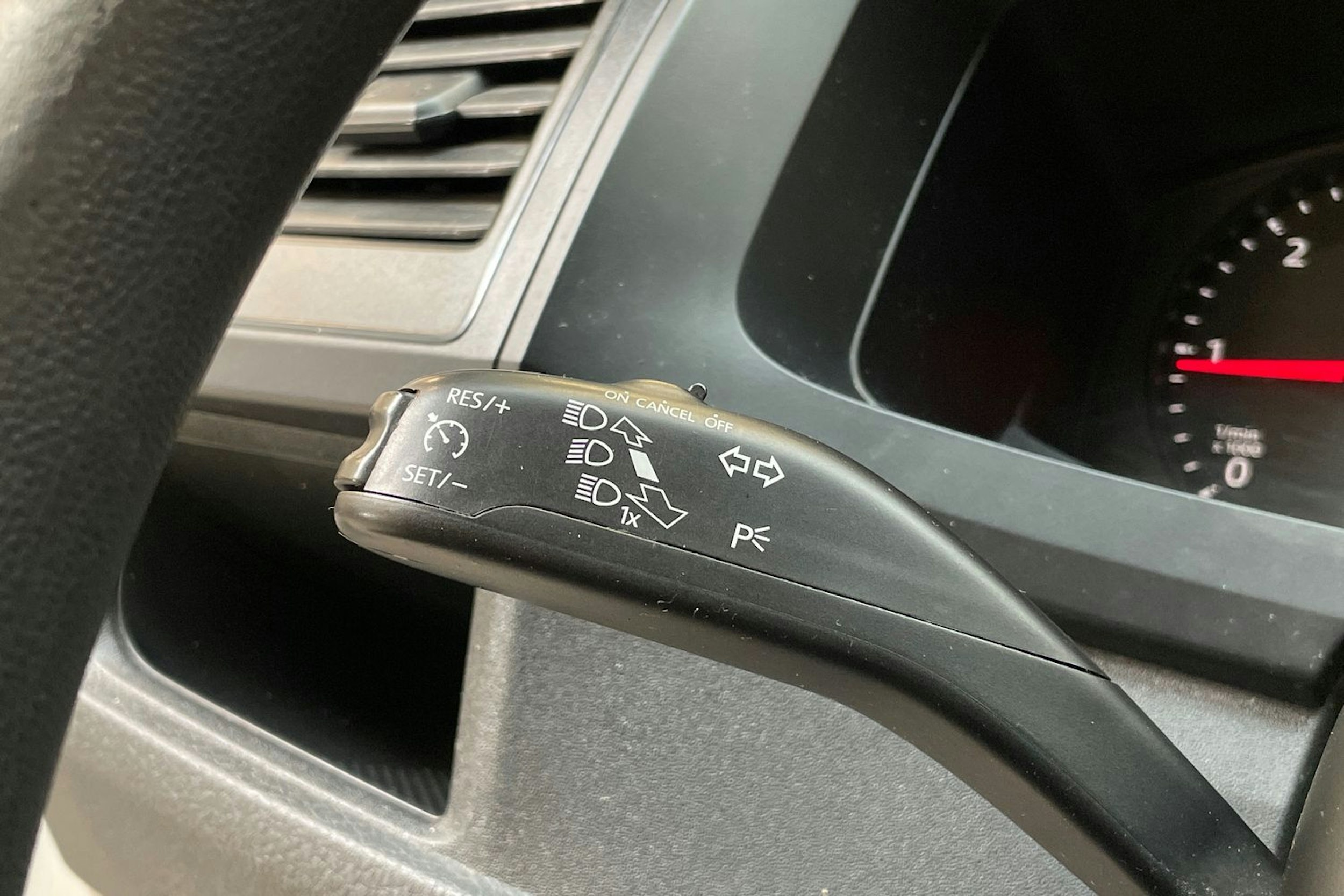 valkoinen Volkswagen Transporter 2016 kuva 22.