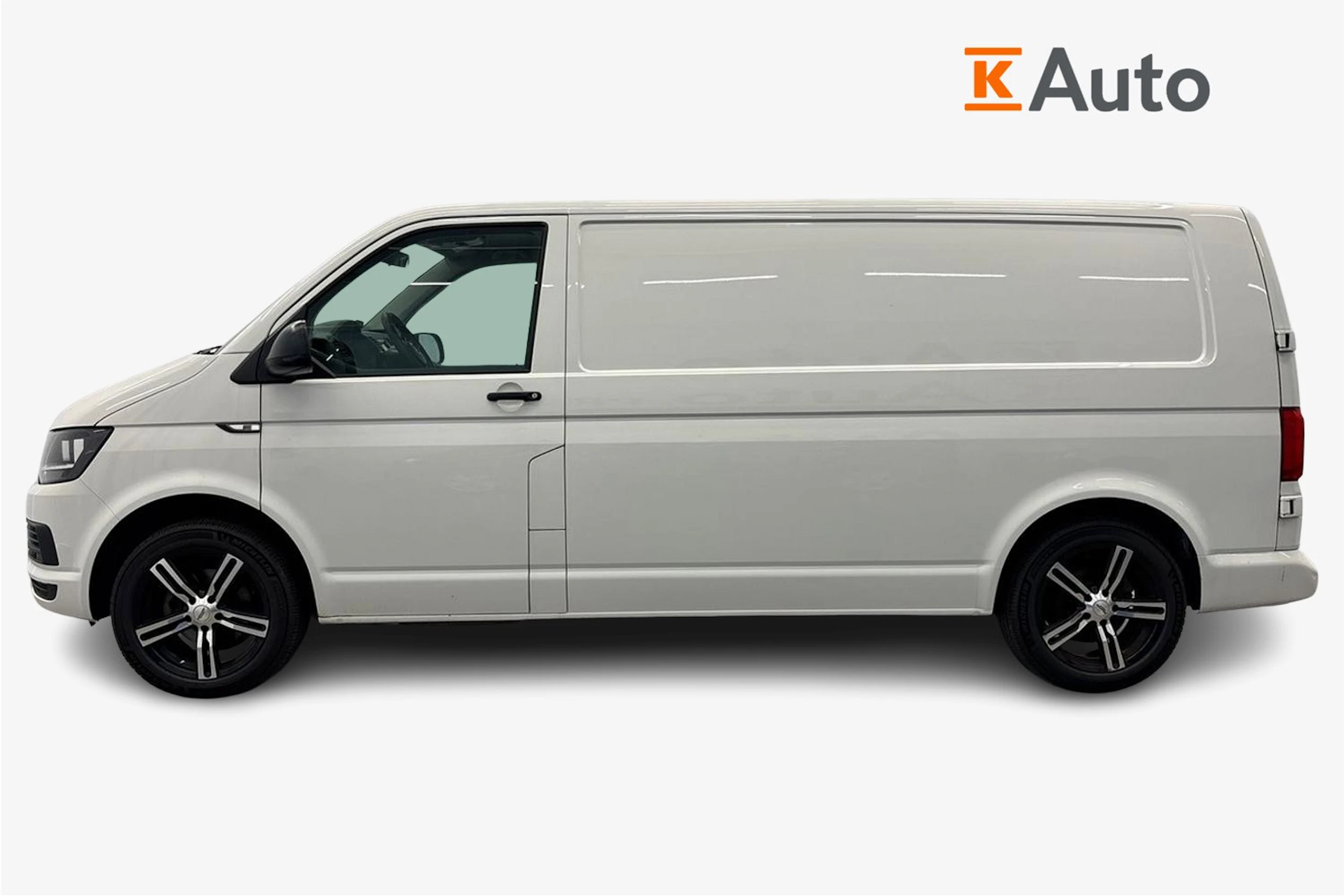 valkoinen Volkswagen Transporter 2016 kuva 5.