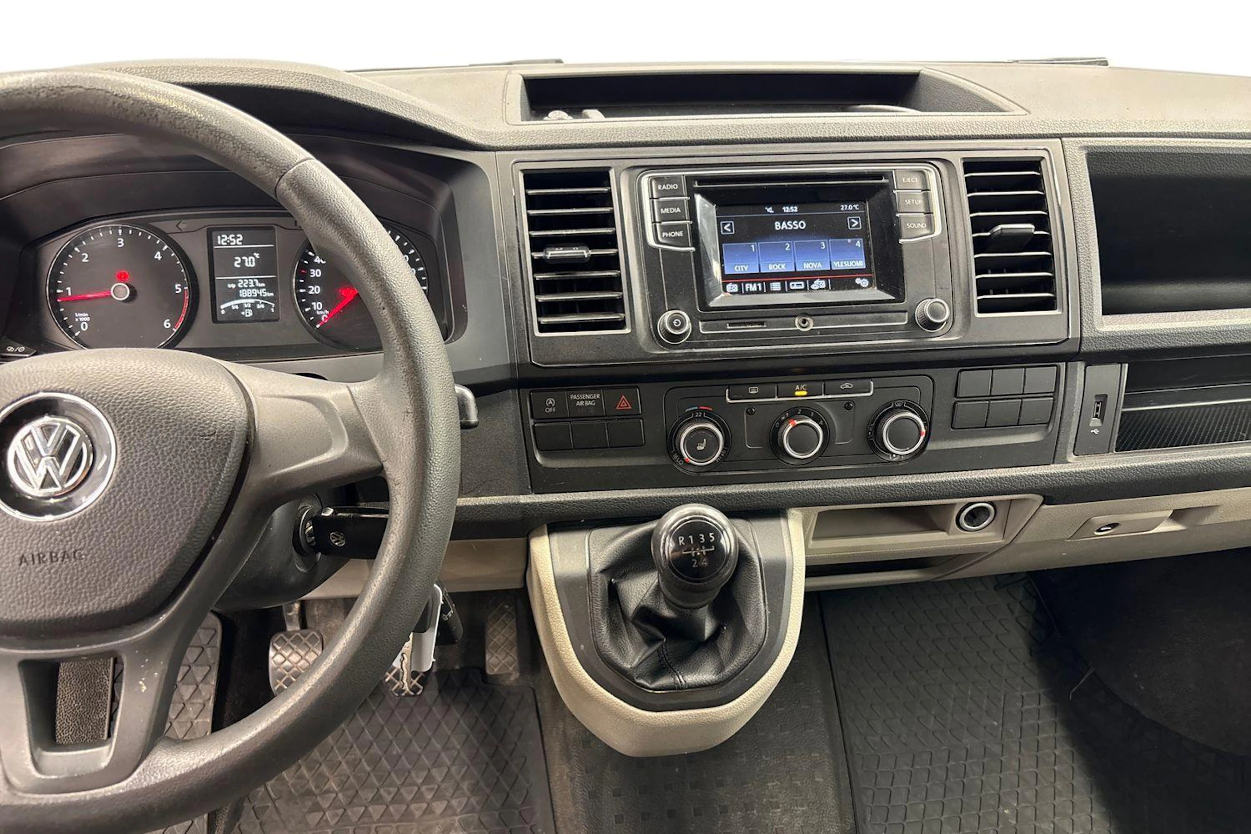 valkoinen Volkswagen Transporter 2016 kuva 7.