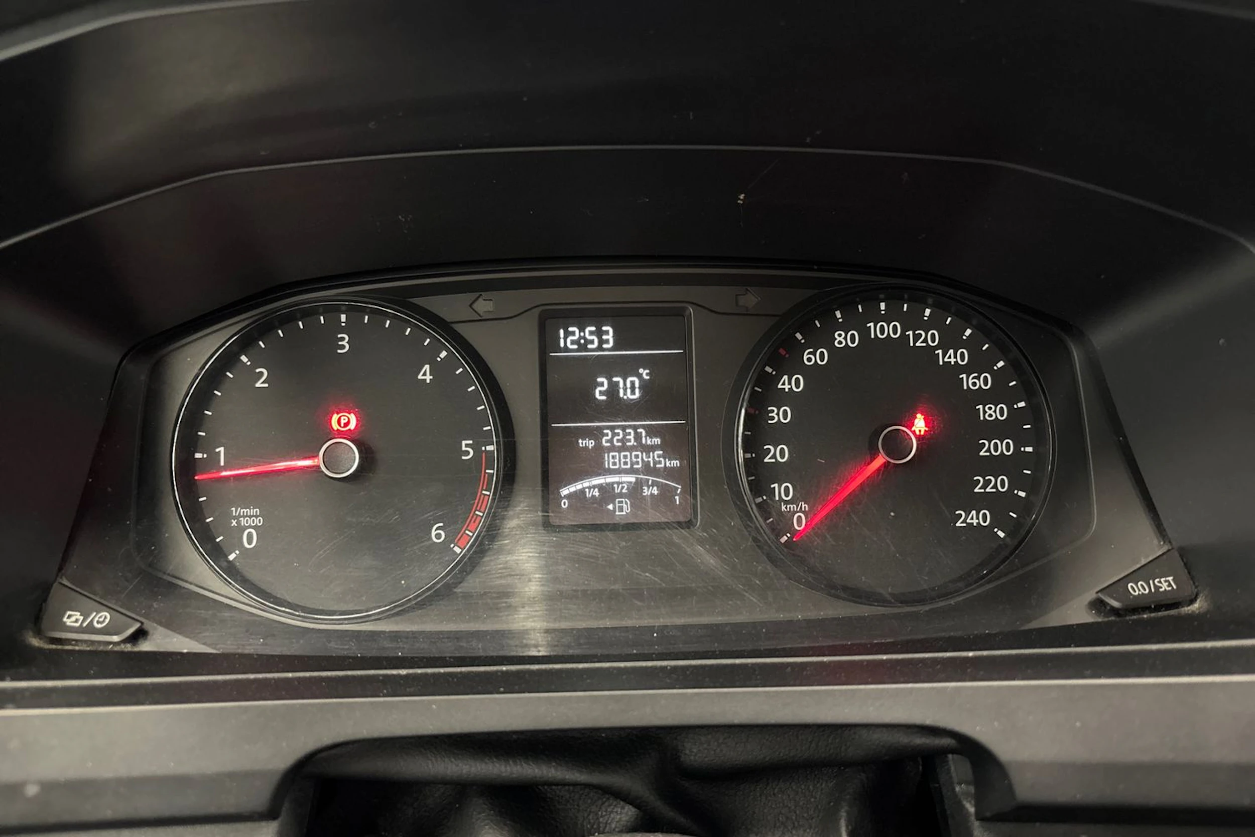 valkoinen Volkswagen Transporter 2016 kuva 10.