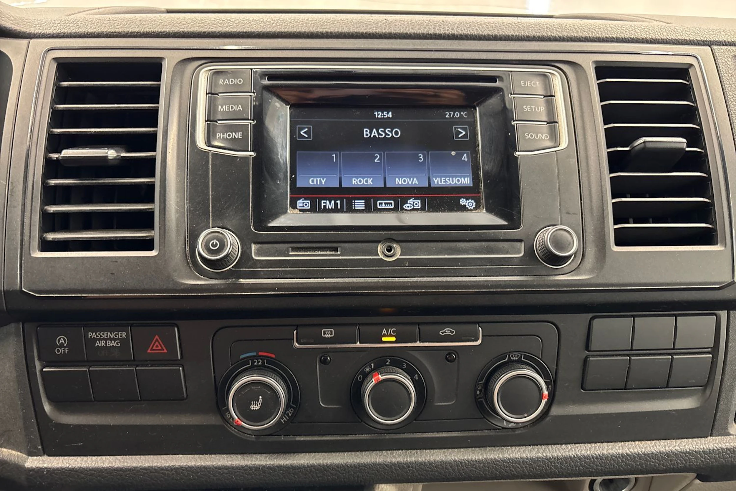 valkoinen Volkswagen Transporter 2016 kuva 12.