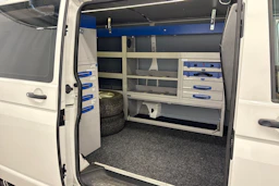 valkoinen Volkswagen Transporter 2016 kuva 14.