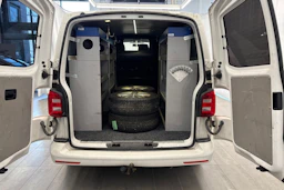 valkoinen Volkswagen Transporter 2016 kuva 15.