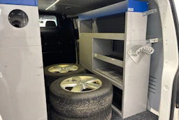 valkoinen Volkswagen Transporter 2016 kuva 17.