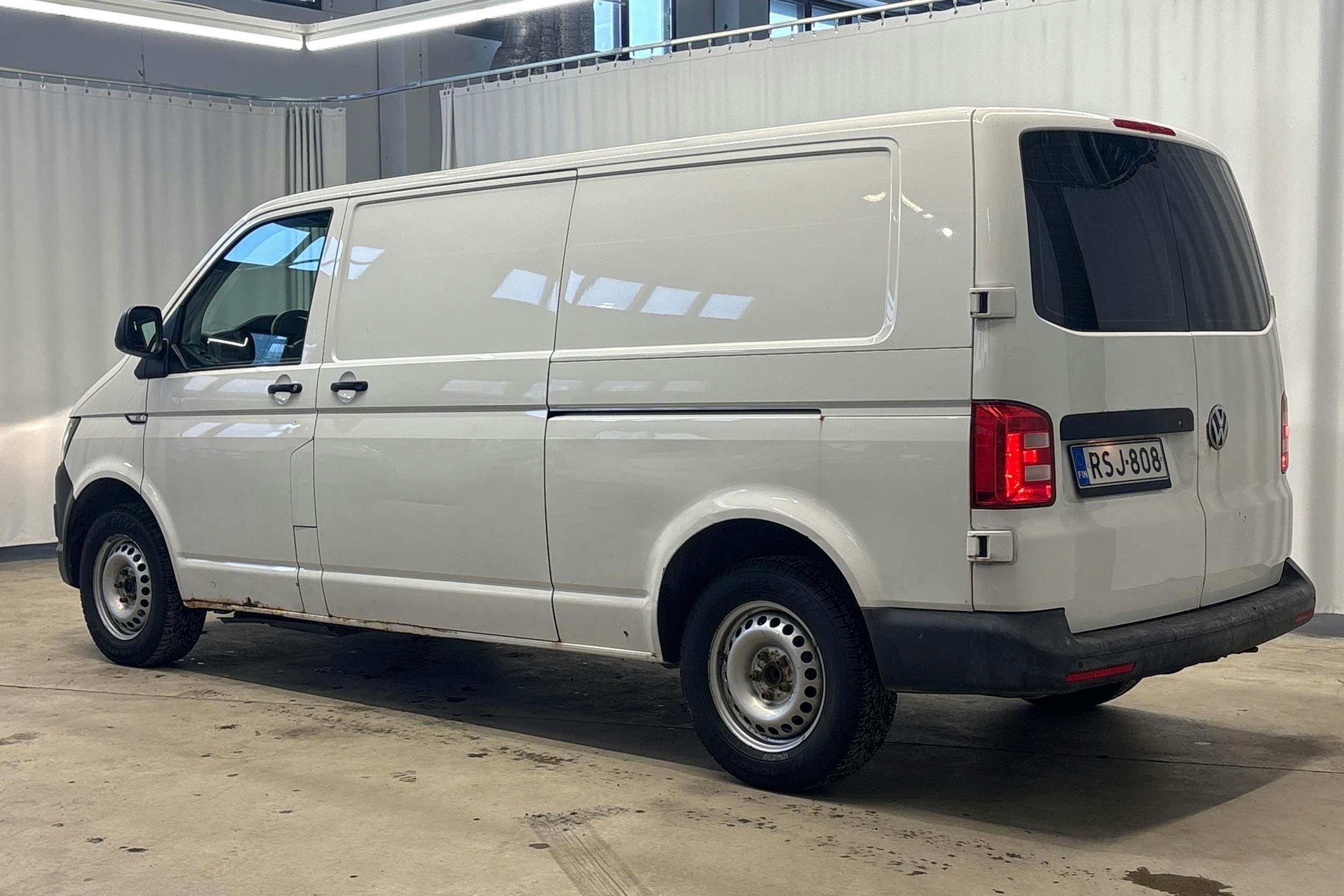 valkoinen Volkswagen Transporter 2016 kuva 7.