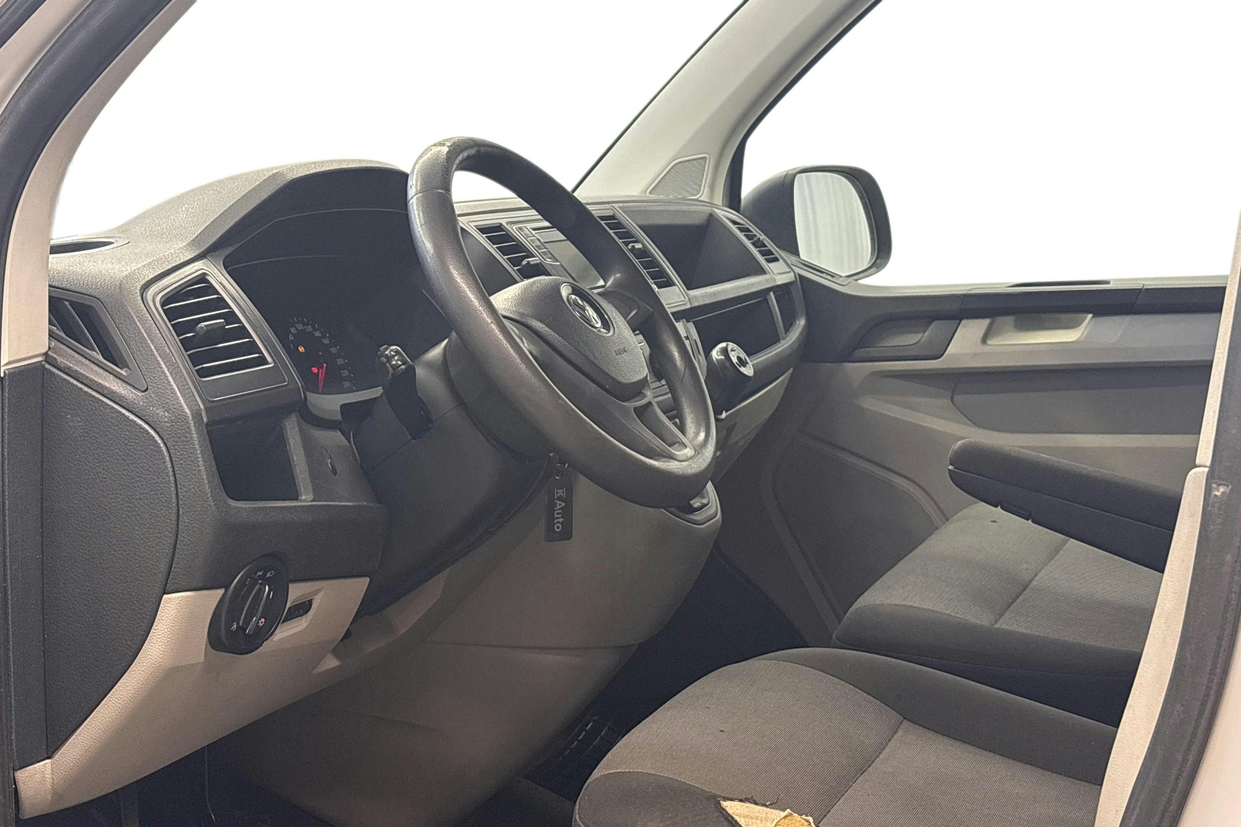 valkoinen Volkswagen Transporter 2016 kuva 8.