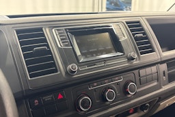 valkoinen Volkswagen Transporter 2016 kuva 11.