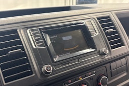 valkoinen Volkswagen Transporter 2016 kuva 12.