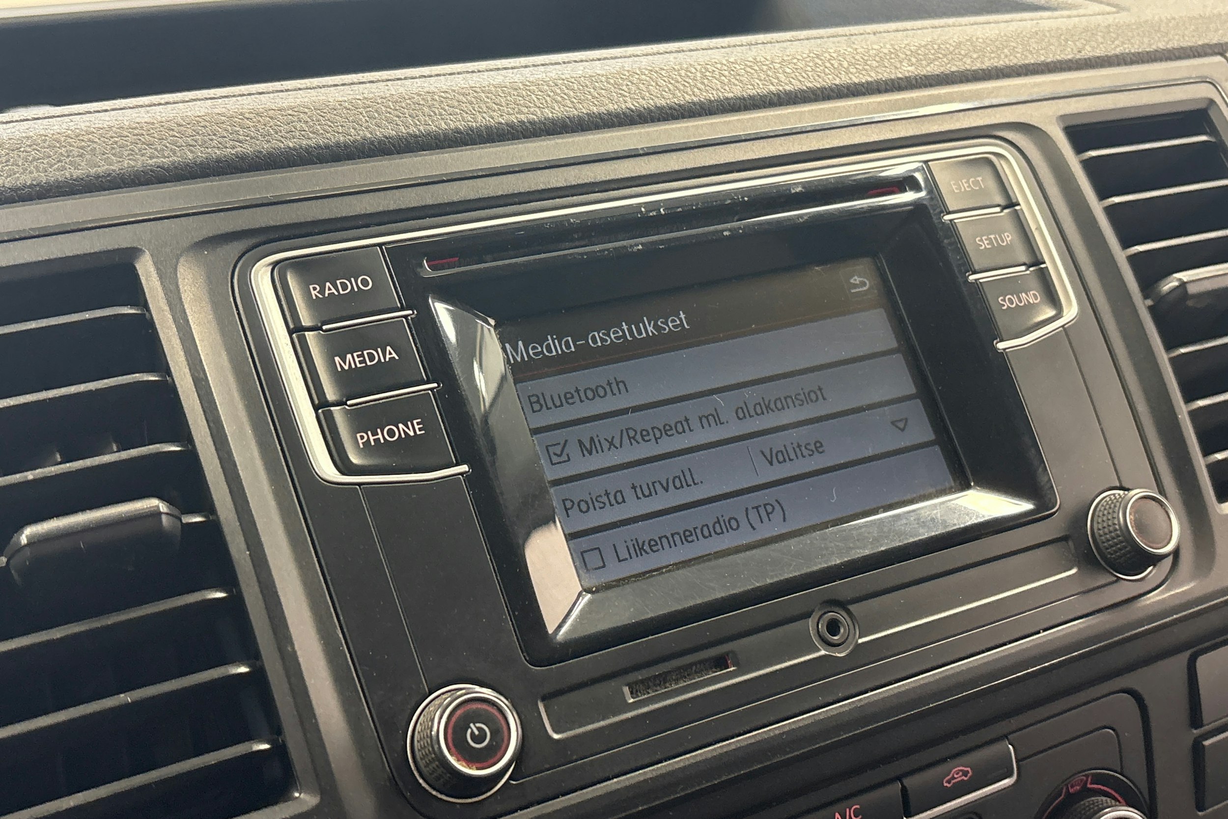 valkoinen Volkswagen Transporter 2016 kuva 13.