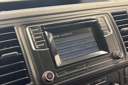 valkoinen Volkswagen Transporter 2016 kuva 13.