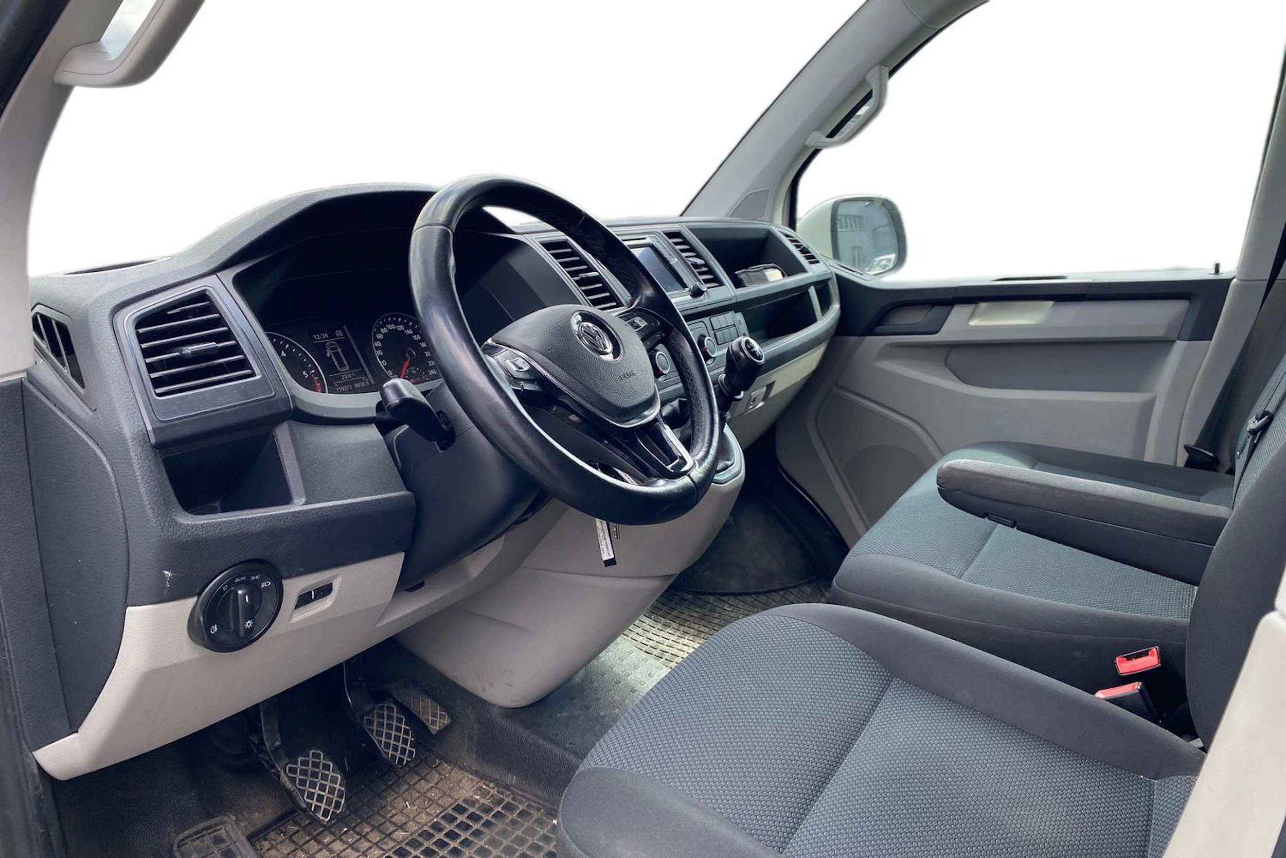 valkoinen Volkswagen Transporter 2016 kuva 3.