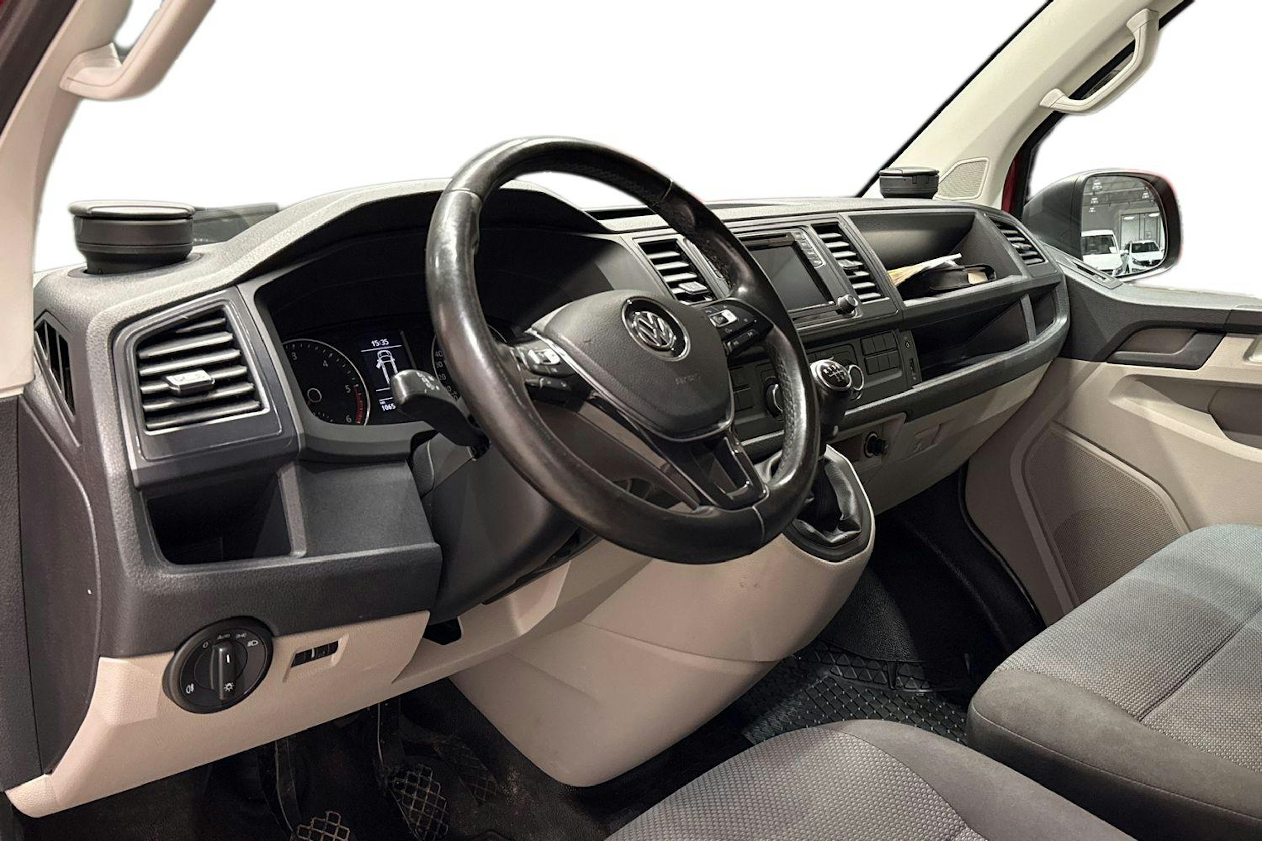 punainen Volkswagen Transporter 2016 kuva 6.