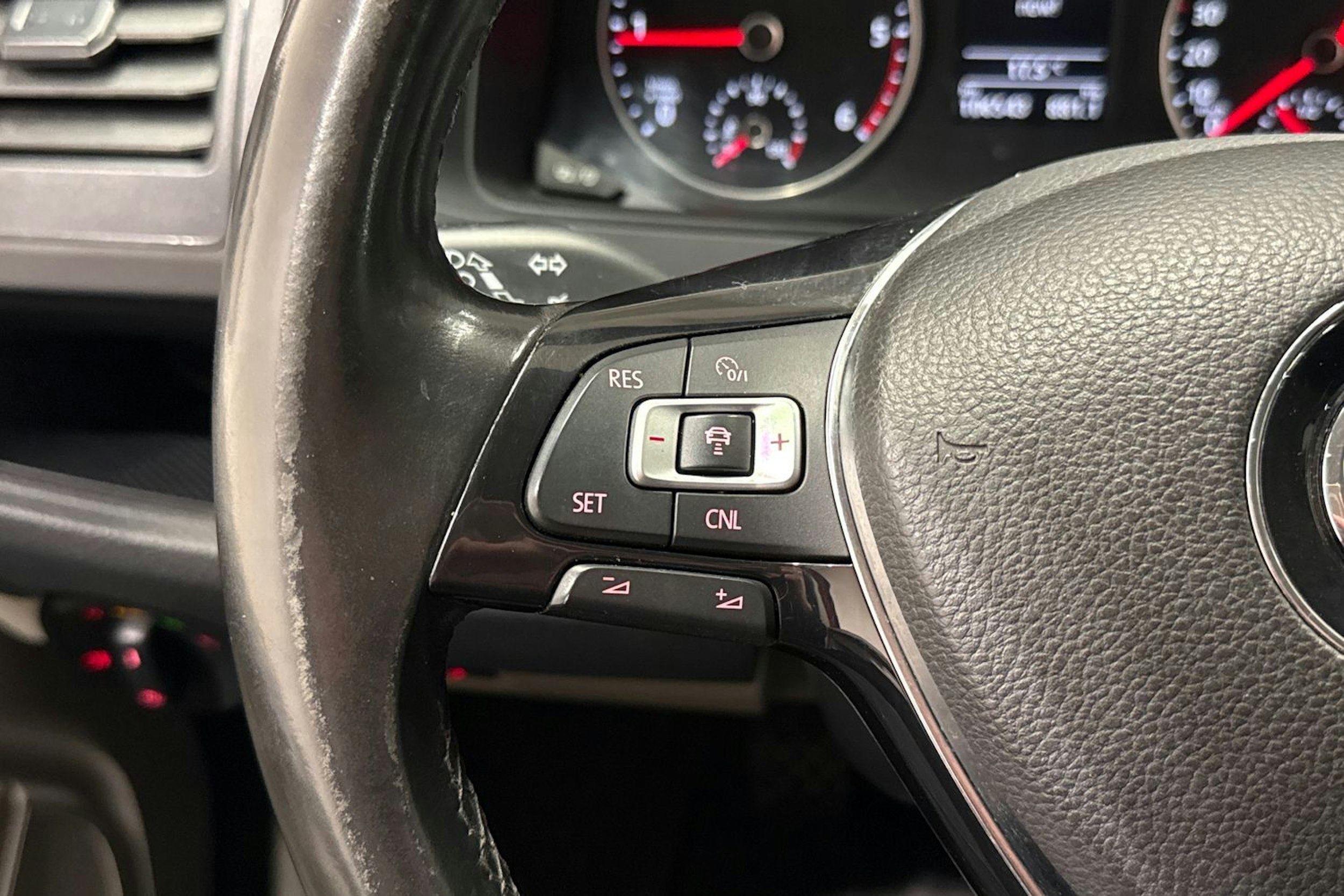 punainen Volkswagen Transporter 2016 kuva 13.