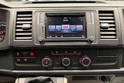 punainen Volkswagen Transporter 2016 kuva 15.