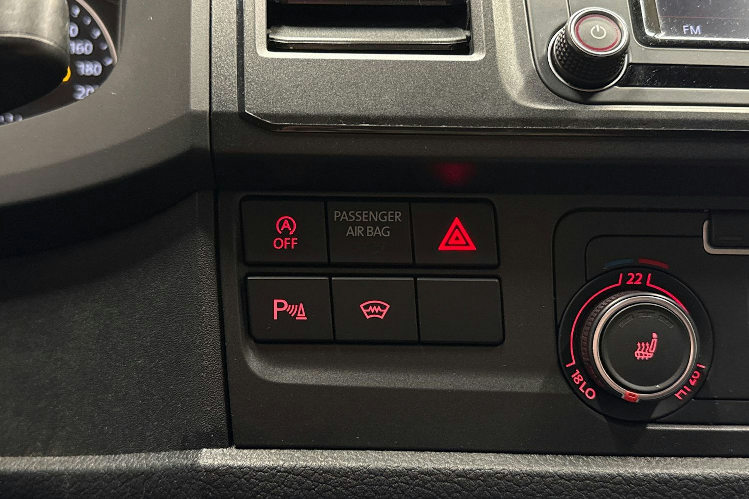 punainen Volkswagen Transporter 2016 kuva 16.