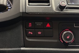 punainen Volkswagen Transporter 2016 kuva 16.