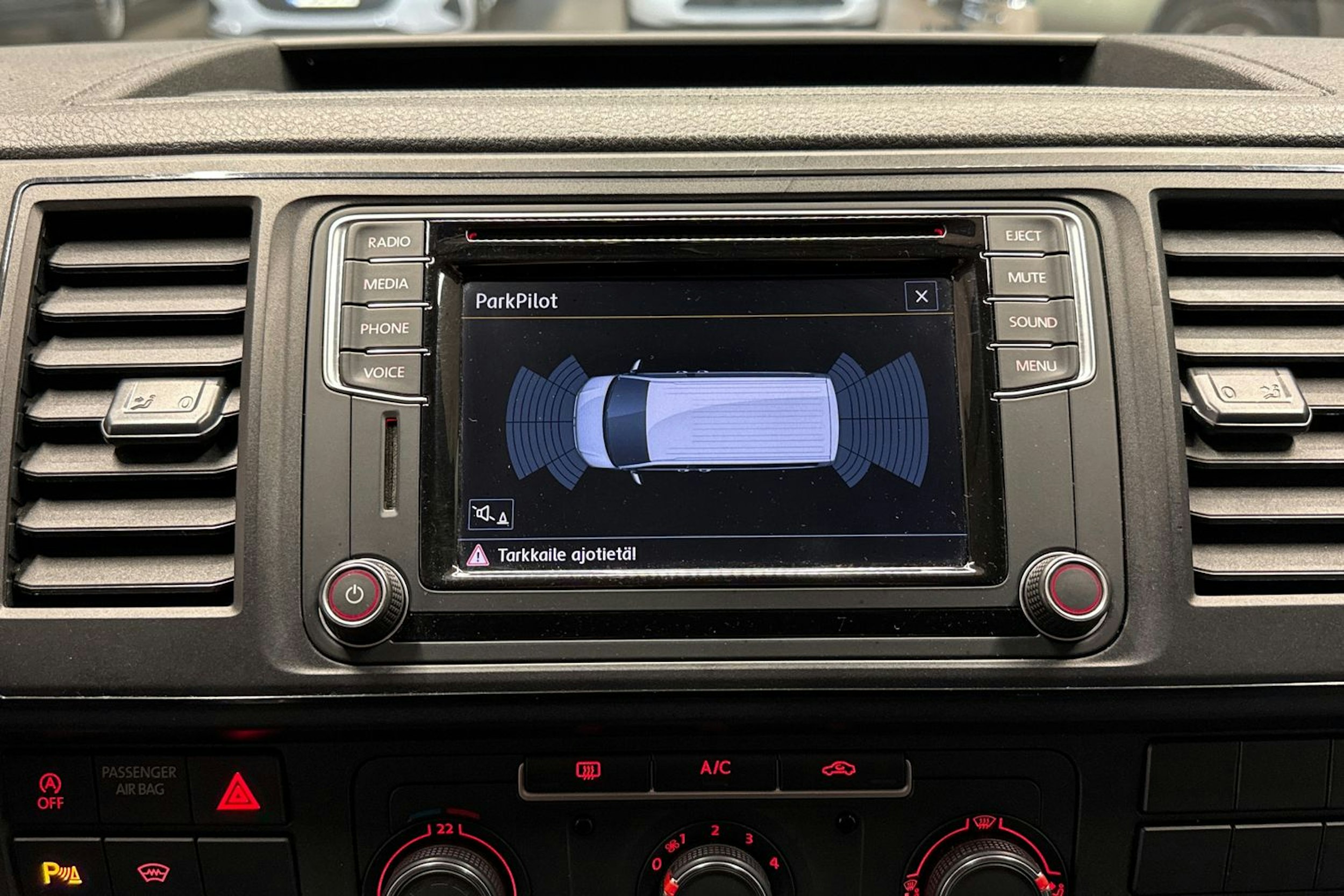 punainen Volkswagen Transporter 2016 kuva 17.