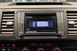 punainen Volkswagen Transporter 2016 kuva 17.