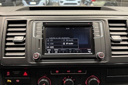 punainen Volkswagen Transporter 2016 kuva 19.