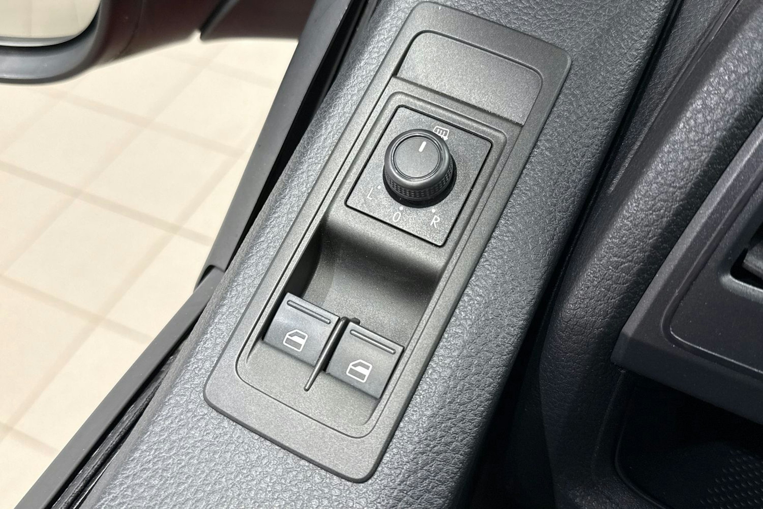 punainen Volkswagen Transporter 2016 kuva 20.