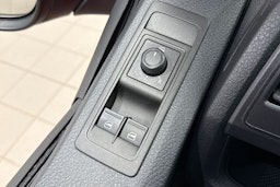 punainen Volkswagen Transporter 2016 kuva 20.