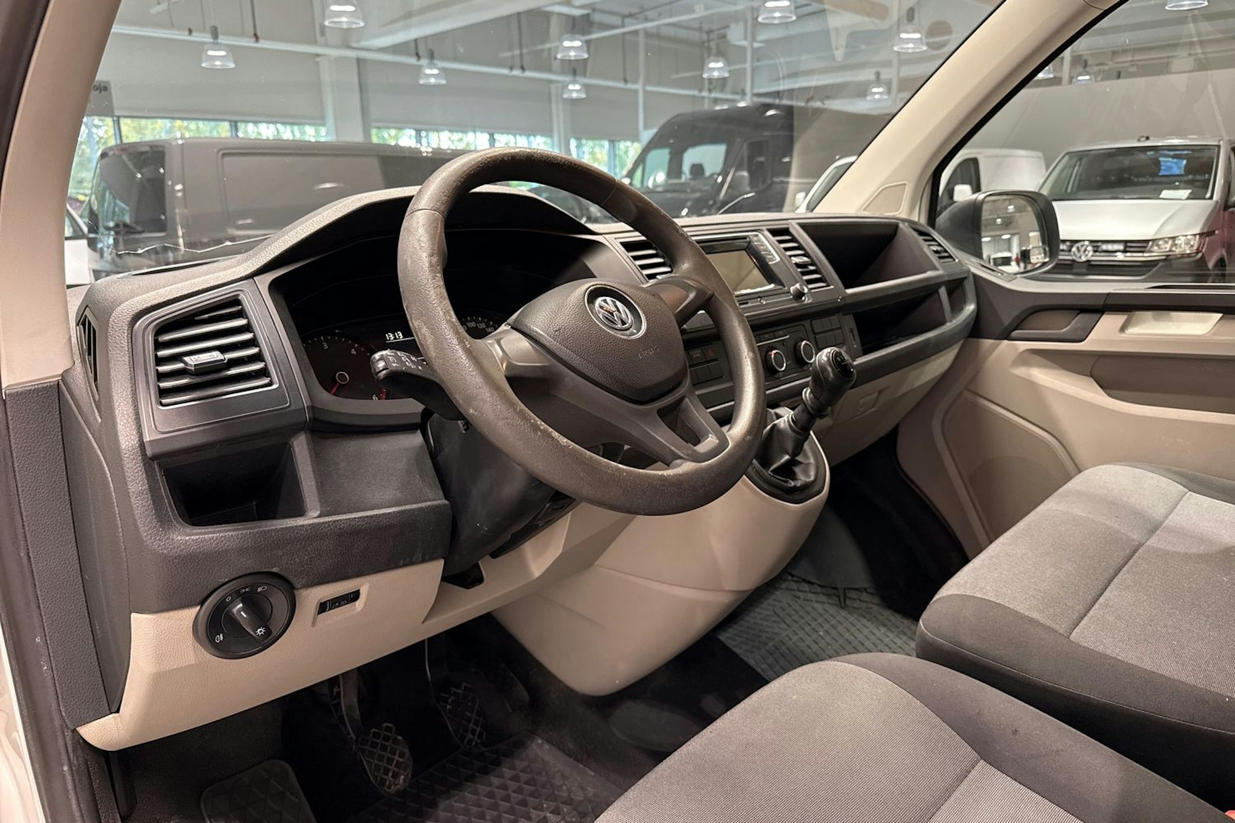 Valkoinen Volkswagen TRANSPORTER 2016 kuva 7.