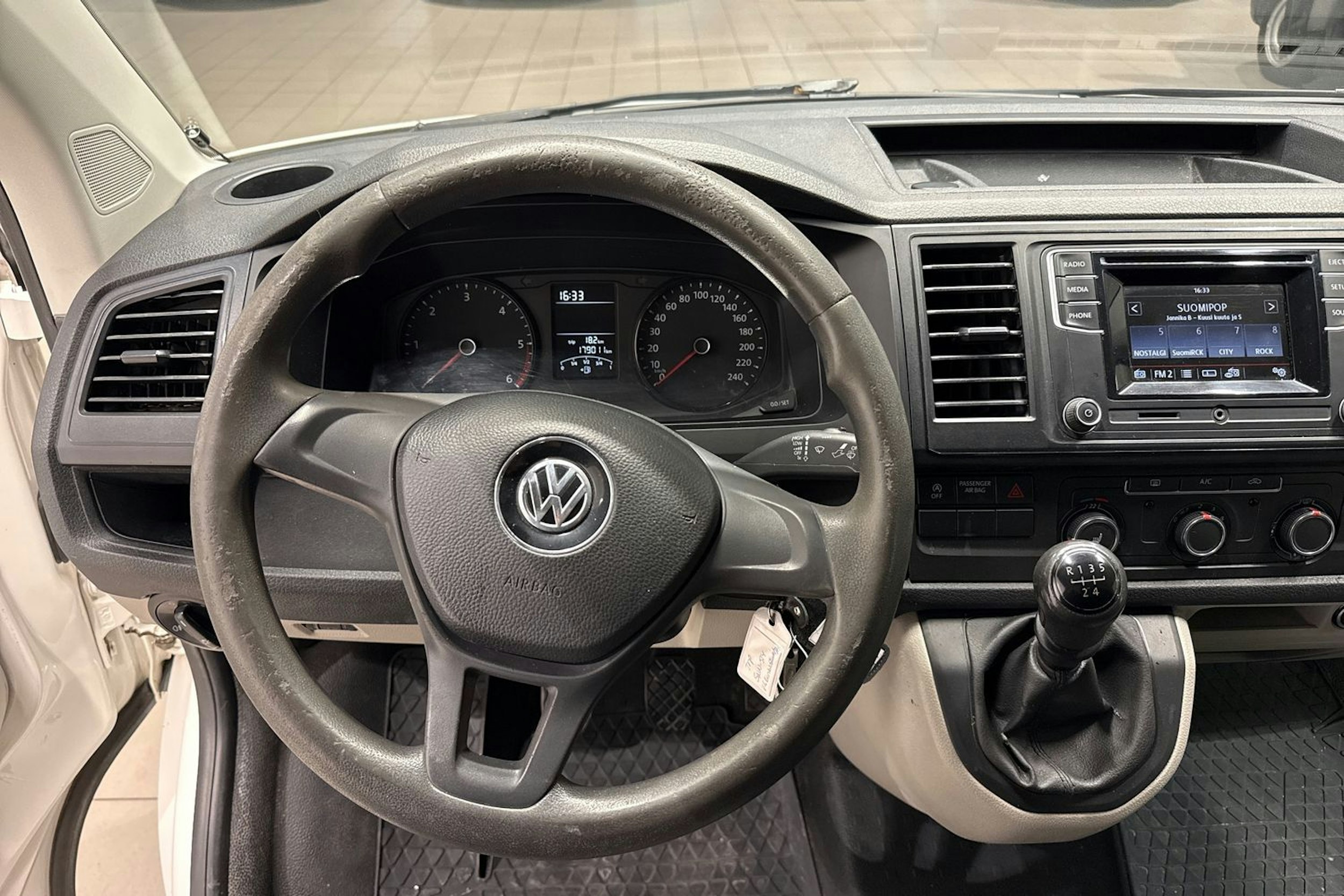 Valkoinen Volkswagen TRANSPORTER 2016 kuva 9.