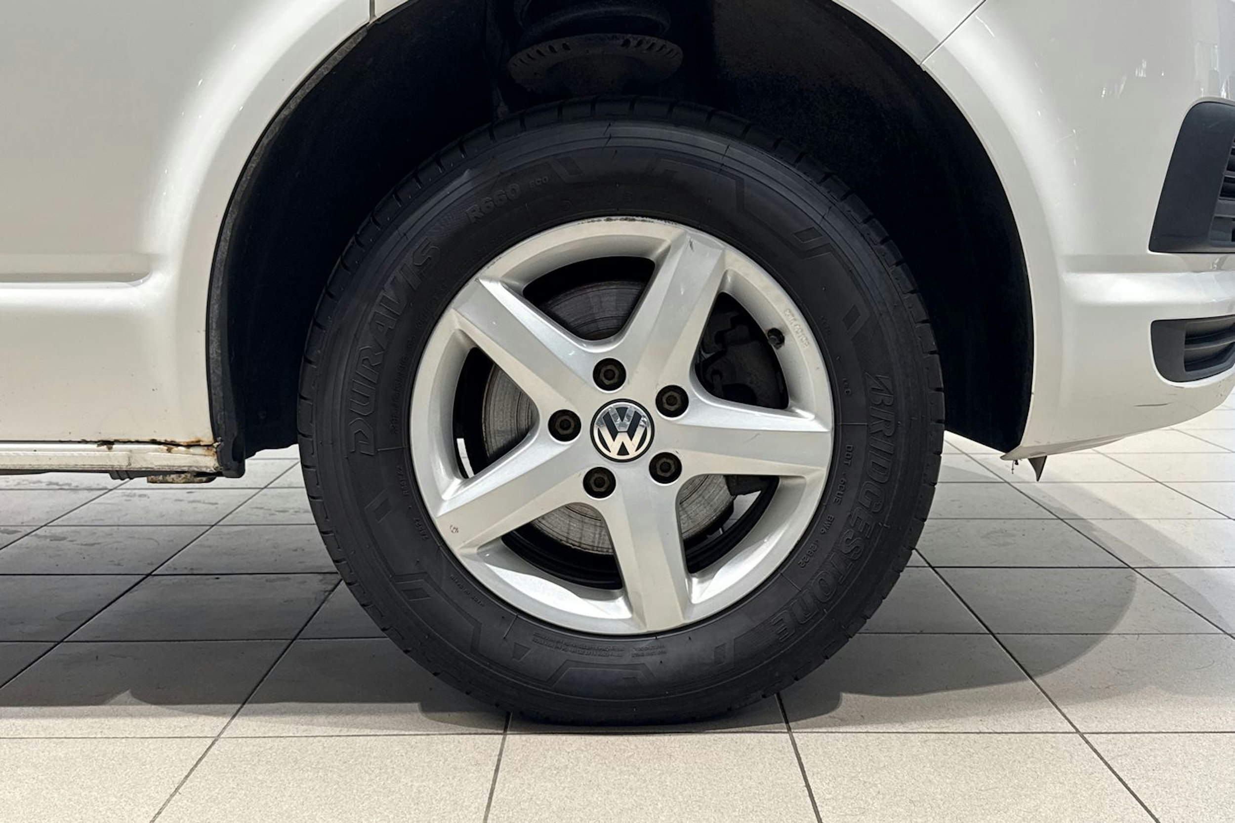 Valkoinen Volkswagen TRANSPORTER 2016 kuva 11.