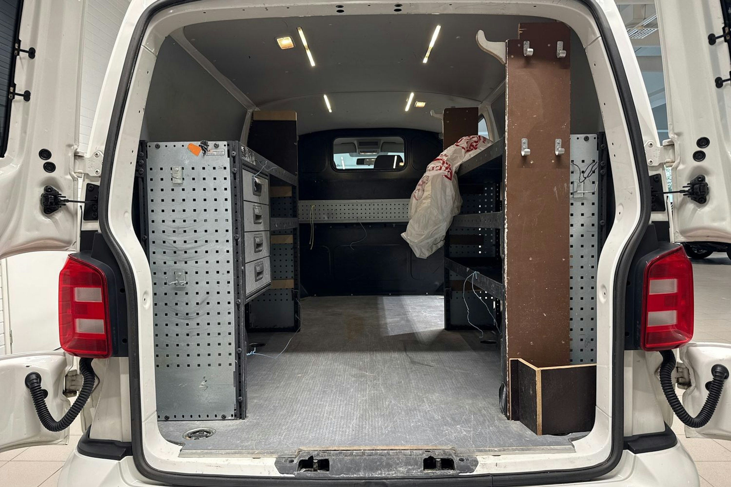 Valkoinen Volkswagen TRANSPORTER 2016 kuva 14.