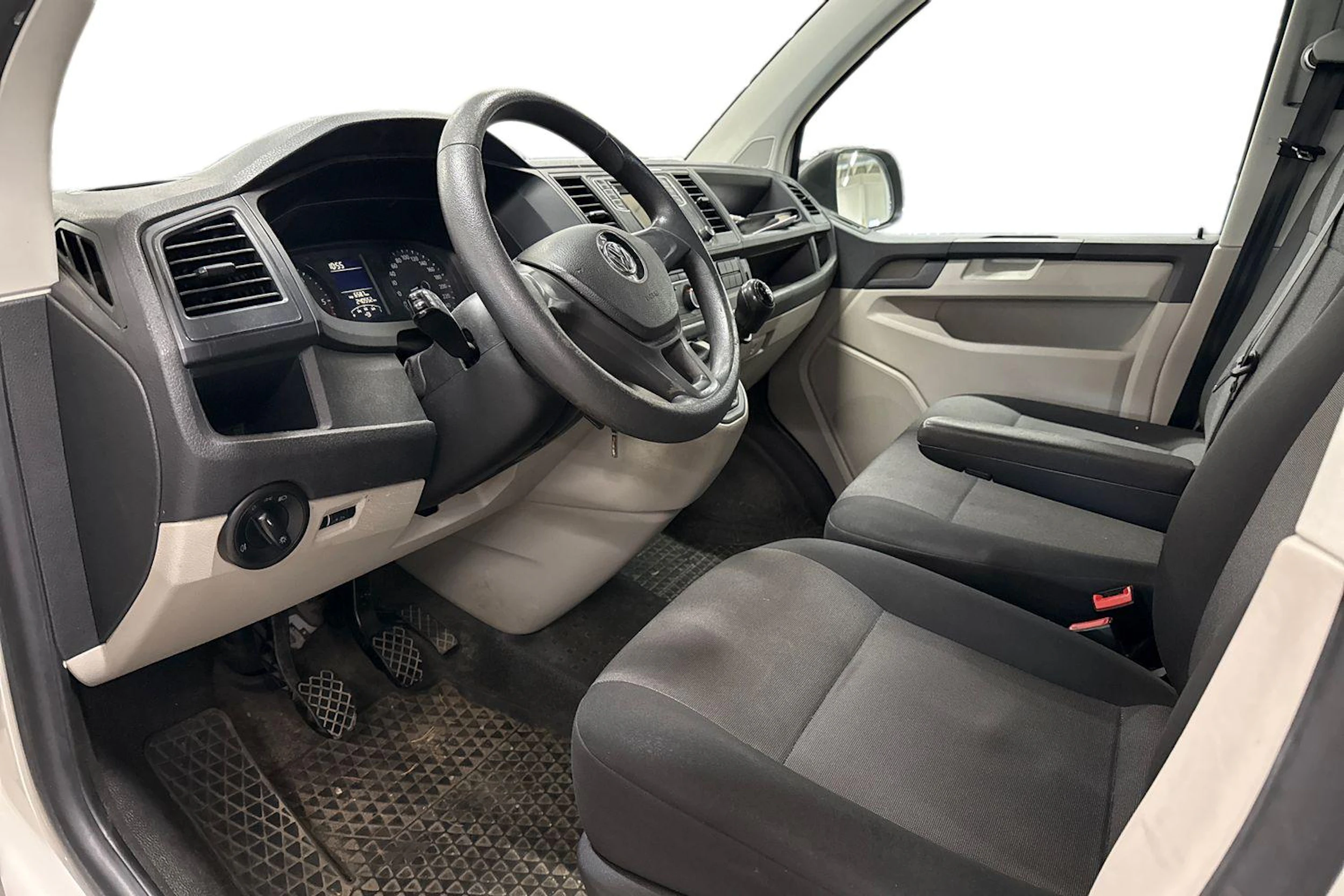 valkoinen Volkswagen Transporter 2016 kuva 3.
