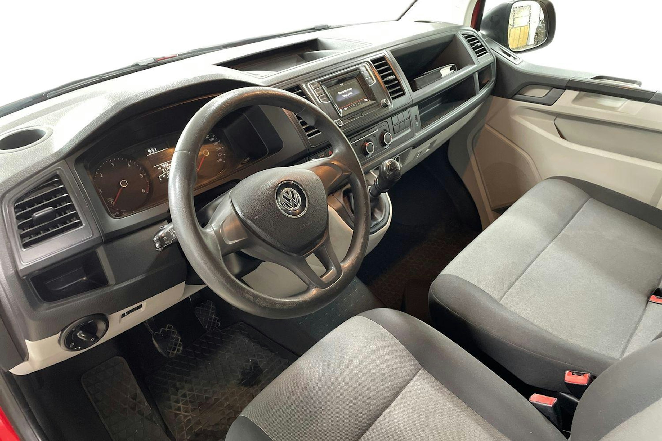 Punainen Volkswagen TRANSPORTER 2016 kuva 7.