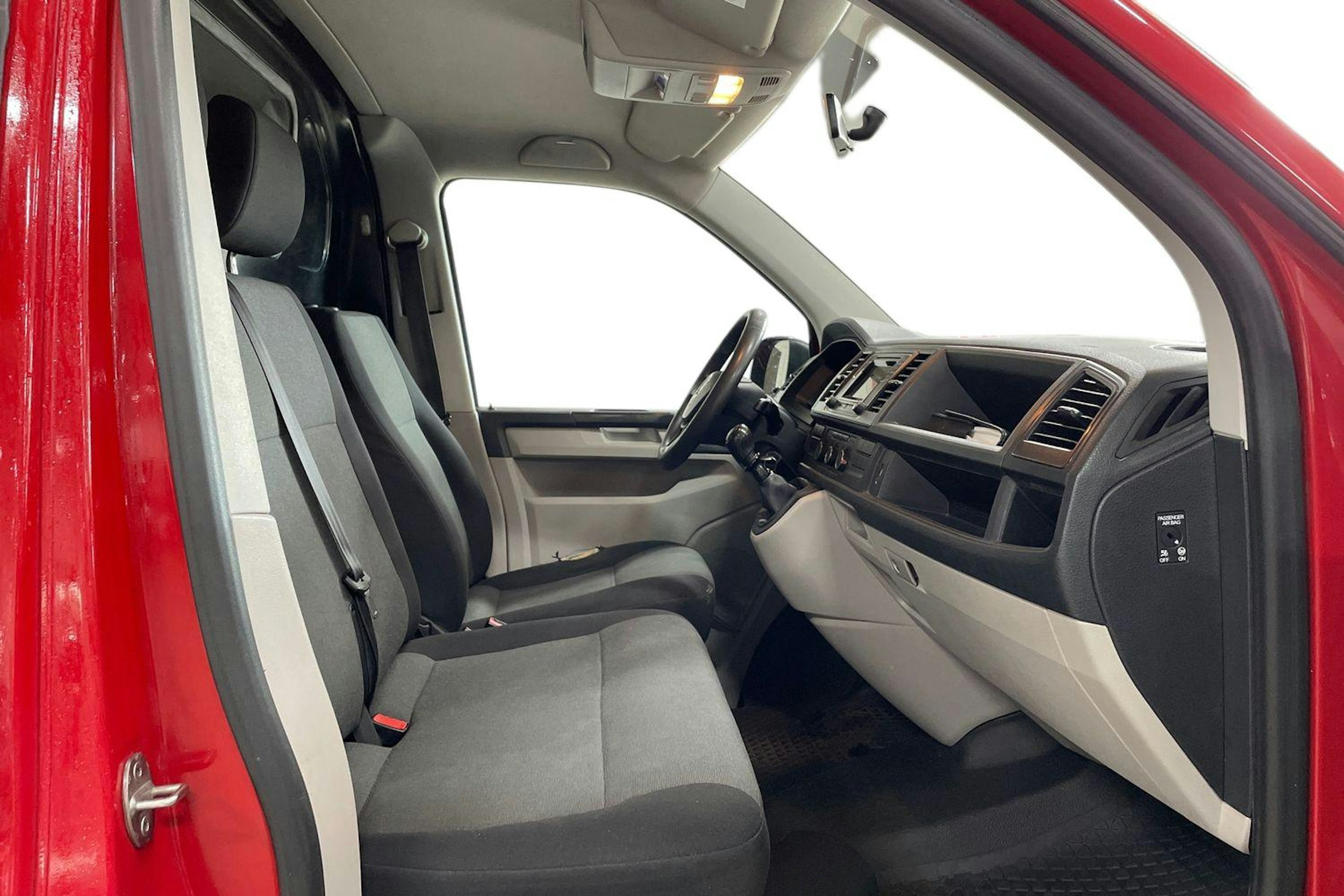 Punainen Volkswagen TRANSPORTER 2016 kuva 10.