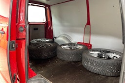 Punainen Volkswagen TRANSPORTER 2016 kuva 15.